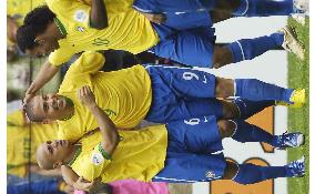 Brazil breeze into World Cup quarterfinals