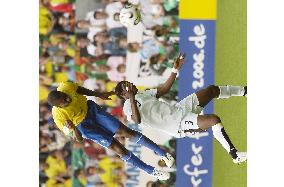 Brazil breeze into World Cup quarterfinals