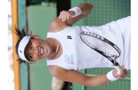 Sugiyama triumphs over Hingis to make Wimbledon 4th round