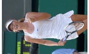Sharapova of Russia beats American Amy Frazier