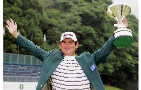 Takahashi wins Tour Championship for 2nd career title