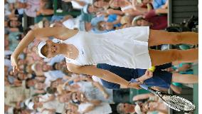 Sharapova cruises into semifinals at Wimbledon