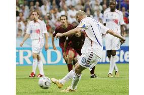 Zidane penalty sets up France-Italy World Cup final