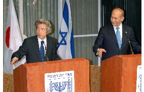 Koizumi visits Israel