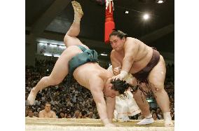 Hakuho suffers second defeat at Nagoya sumo tourney