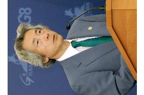 Koizumi meets press after G-8 summit