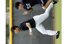 Yankees' Matsui practices dashing in Tampa