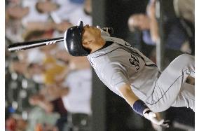 Mariners' Johjima goes 2-for-3 against Orioles