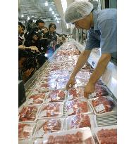 U.S. beef goes on sale at 3 stores in Tokyo area