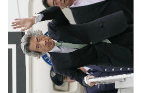Koizumi heads for Kazakhstan, Uzbekistan, eyes energy resource