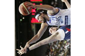 Greece clinches semifinal berth with win over France