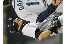 Ichiro goes 3-for-4