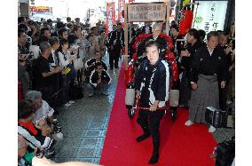 Permanent 'rakugo' theater opens in Osaka, 1st since WWII