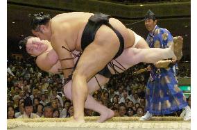 Ozeki Hakuho suffers 2nd loss at autumn sumo tournament