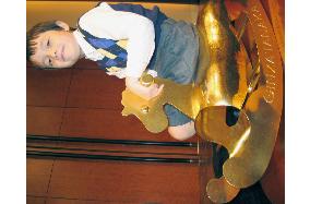 Tanaka Kikinzoku Jewelry unveils gold pony to fete royal birth