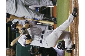 H. Matsui hits three-run shot