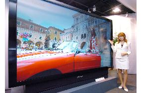 JVC devises technology to make thinner rear-projection TVs