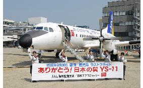 Domestically-built passenger plane YS-11 makes last flight