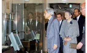 Emperor, empress visit Emperor Showa hall