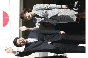 Abe heads for fence-mending summits in China, S. Korea