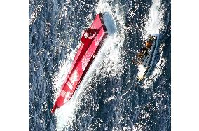 Leisure fishing boat overturns off Shizuoka, 1 dead, 5 missing