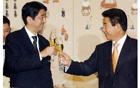 Abe meets Roh for talks amid reports of N. Korea nuclear test