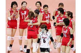 Japan stays alive in medal quest at world c'ship