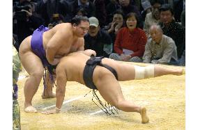 Kaio marks 4th win at Kyushu sumo tourney