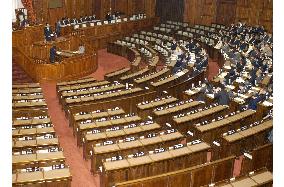 Upper house begins examining bill to revise key education law