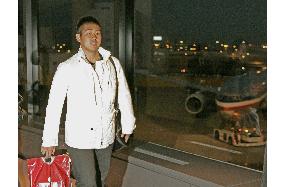 Matsuzaka return home from brief visit to U.S.