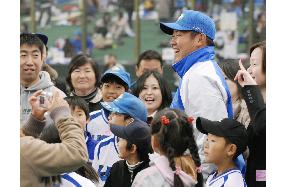 Matsuzaka bids farewell to Seibu fans