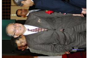 Former Yomiuri manager Nagashima attends award ceremony
