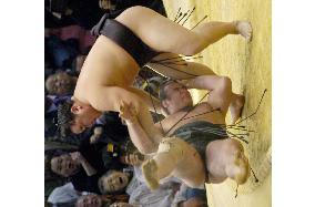 Asashoryu clinches 19th title at Kyushu sumo