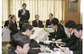 LDP panel approves extending Japanese troops' mission in Iraq