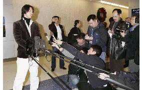 Igawa arrives in N.Y. to sign 5-year, $20 mil. deal with Yankees