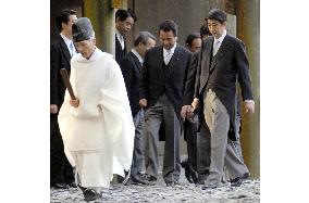 Abe visits Ise Jingu shrine