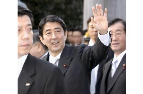 Abe visits Ise Shingu shrine