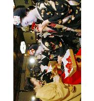 Kyoto dancers start business of the New Year