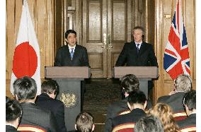 Abe, Blair agree on continued pressure on N. Korea