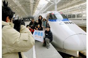 High-speed trains based on Japan's bullet train debut in China