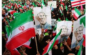 Iran to pursue nuclear fuel cycle, Ahmadinejad declares