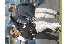 Igawa joins Yankees' spring training in Florida