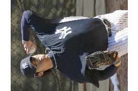 Yankees' Igawa practices throwing in spring camp