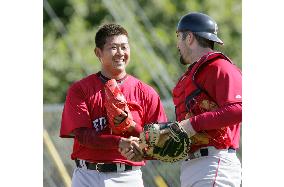 Matsuzaka practices on third day of spring training