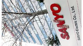 Sanyo Electric to correct earnings reports from FY 2000 to 2003