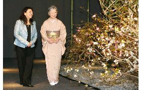 Empress Michiko visits flower arrangement exhibition