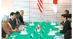 Abe meets with Liberian president