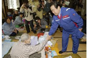 Infrastructure minister Fuyushiba visits quake-struck area