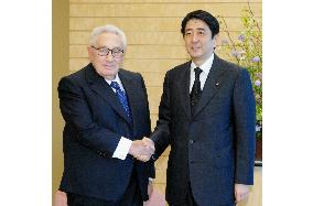 Abe, Kissinger share views on Japan-U.S. ties, N. Korea nuke issue