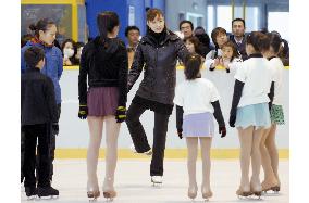 Olympic medalist Arakawa instructs students